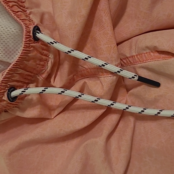 Boy's Vineyard Vines Size Large Pink Swim Trunks - Picture 5 of 5